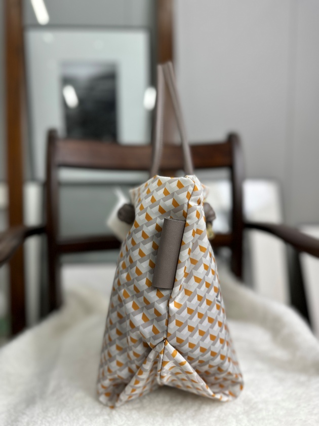VIOLAd'ORO】WEB限定・モノグラム柄ナイロントートBag（Mサイズ