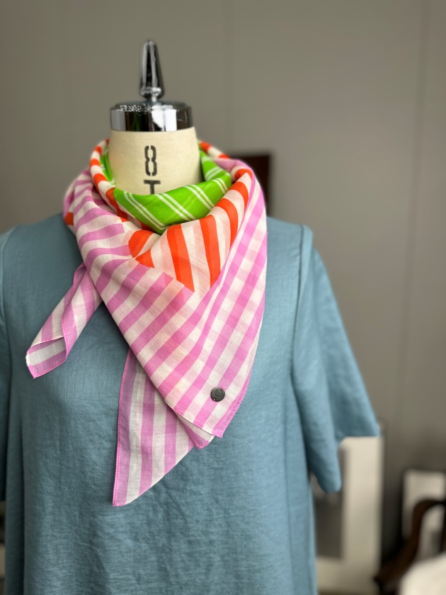 スカーフ TOUTE LA V SCARF Vince Camuto 100% Silk 72