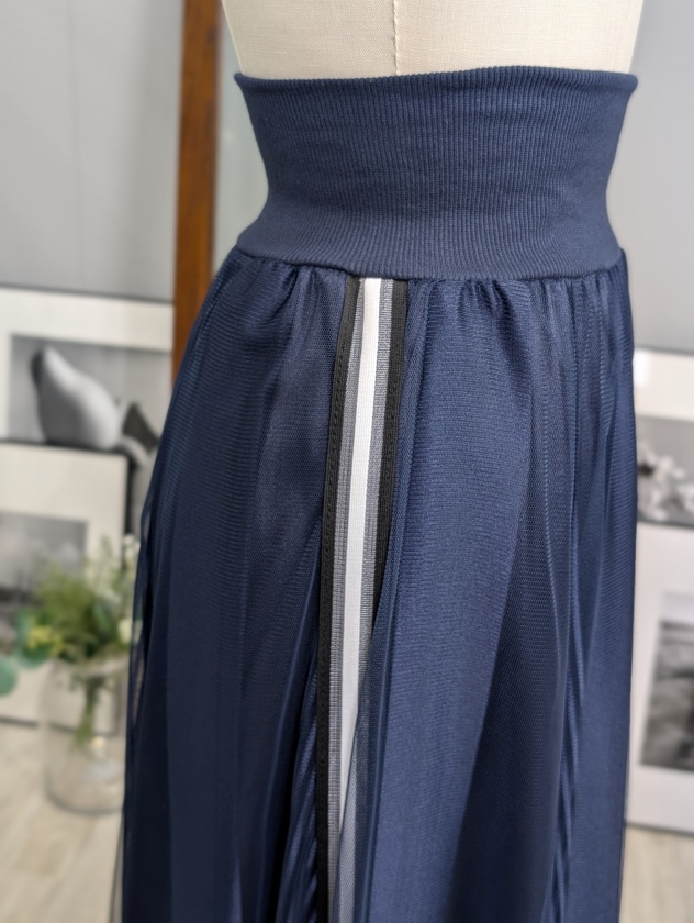 新品タグ付きmonileモニーレ 綿麻 ネイビーマルチストライプスカート ♡たらあ様専用♡ MONiLE モニーレ 綿麻マルチストライプ