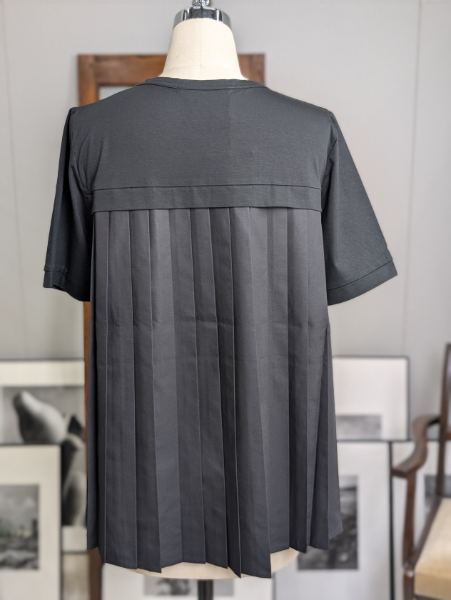 【新品・未使用】TORRAZZODONNA プリーツハイブリットTシャツ Torrazzo donna】プリーツハイブリットTシャツ | MANO（マーノ